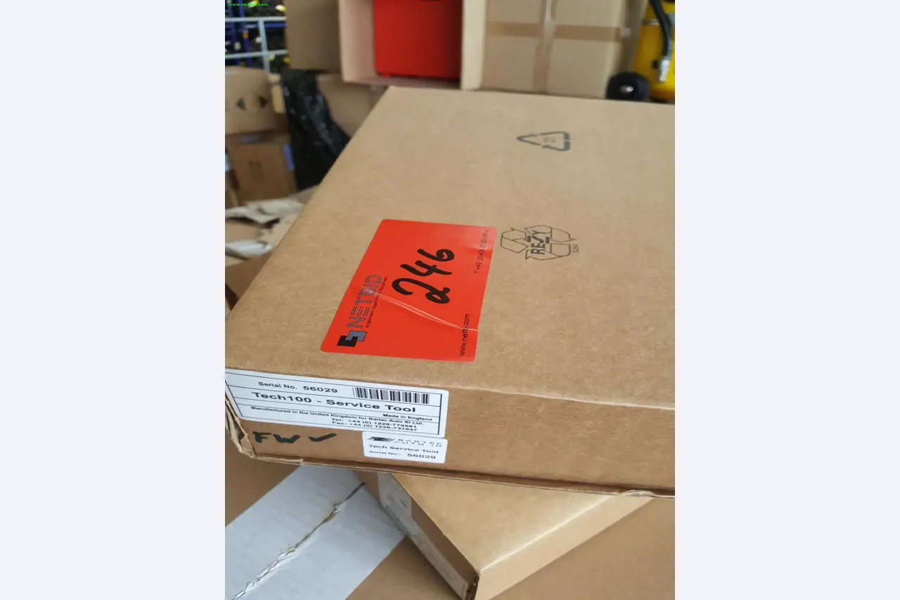 Máquinas, ferramentas, mercadorias / equipamento de oficina do ambiente<br> Comércio automóvel / serviço de pneus-11